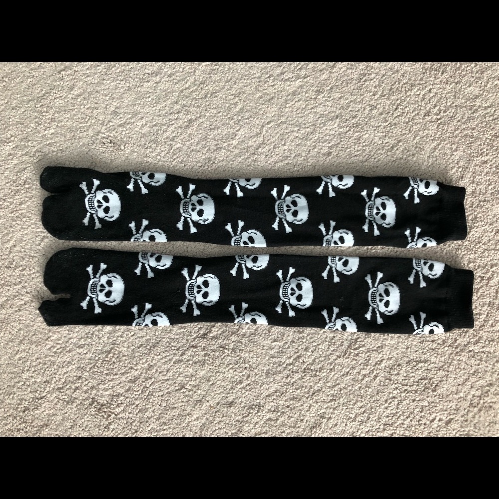 Knee high pirate toe socks